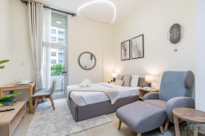 Stunning Studio Apartment in Azizi Star , Jebel Ali by Deluxe Holiday Homes